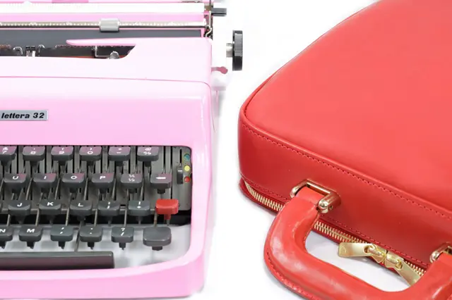 olivetti Lettera32 タイプライターケース（赤）
