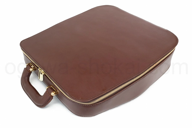 裏面はすっきりした印象を心掛けました。