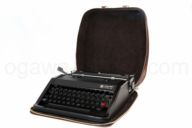 タイプライターは別売りです。