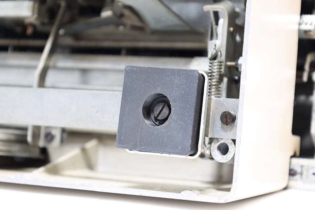 Triumph Special タイプライター用ゴム足の外観