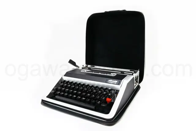 純正ケースはスエード生地に張り替え