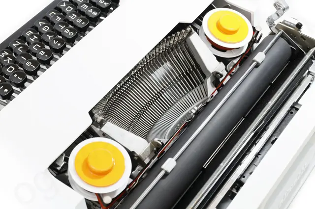 olivetti valentine（白） タイプライター オーバーホール済の内部