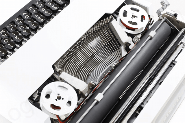 リボンを巻くスプールは新品の金属製（6,740円相当）に交換済