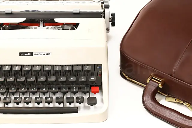 olivetti Lettera32 タイプライターケース（白）