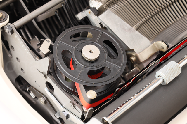 スプールは新品の金属製（6,740円相当）に交換済