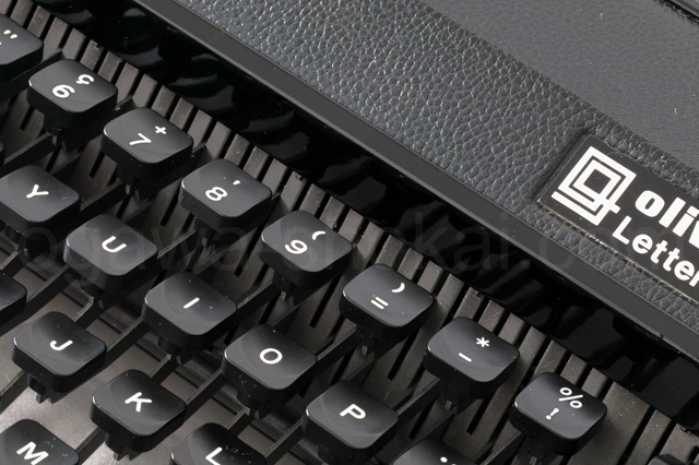 キートップの映り方で分かる光沢感