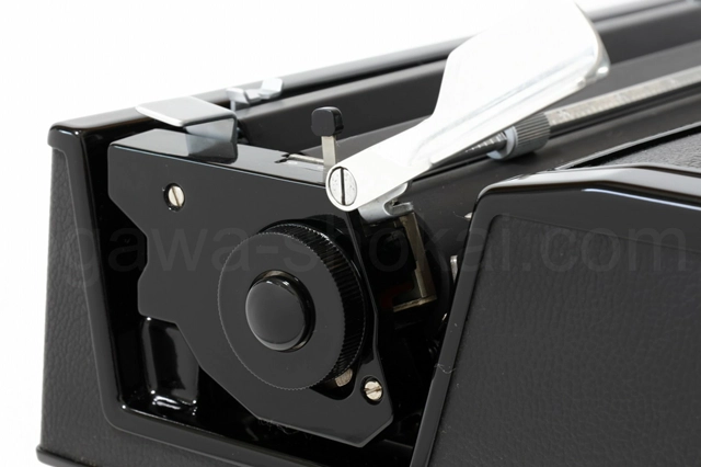 ラインスペースレバーは多少白錆があります。