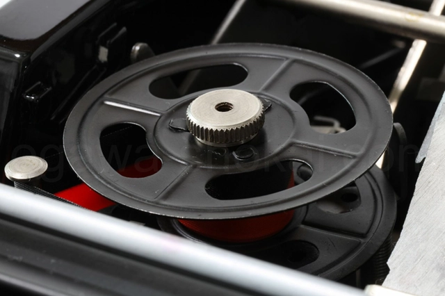 スプールは新品の金属製（6,740円相当）に交換