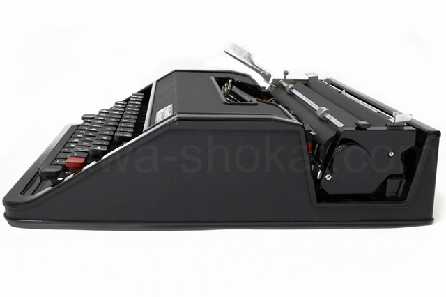 右から見たオリベッティ Lettera Black