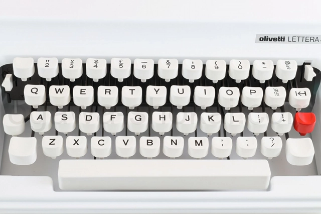 キーボードは使いやすい一般的な英文配列です。