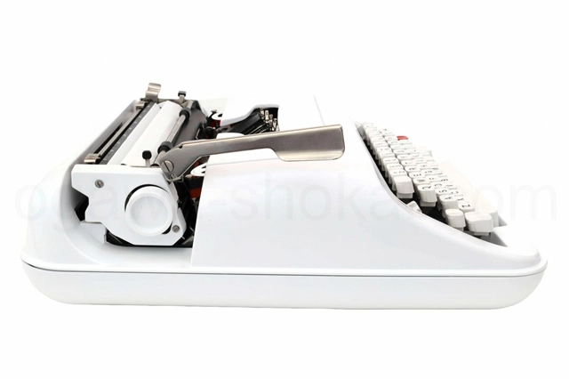 olivetti Lettera34 白いタイプライター