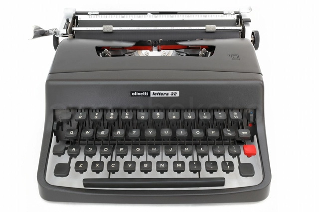 olivetti Lettera 32 中古タイプライター