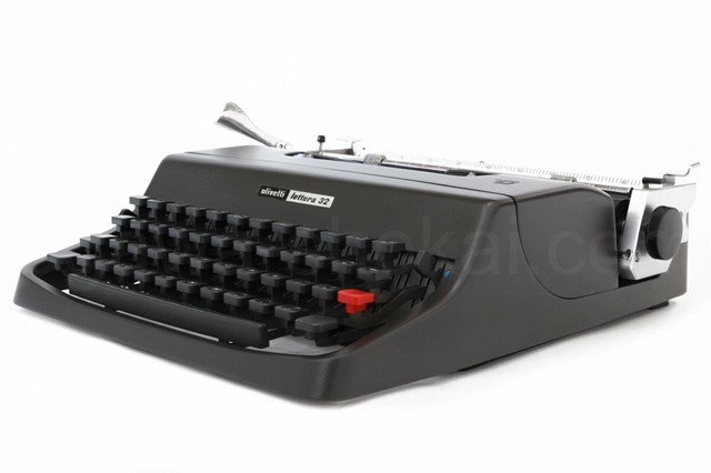 olivetti lettera 32 正面