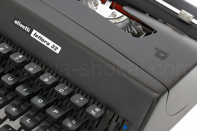 olivettiのロゴがアクセント