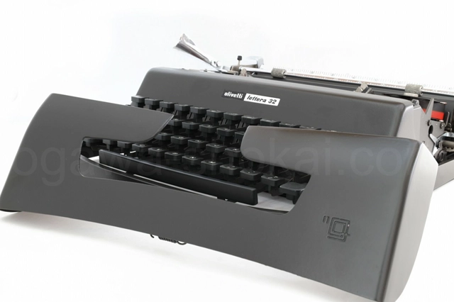 イタリアの名門olivetti社のタイプライター