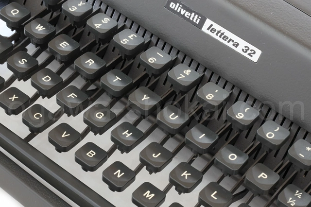 マットなキーだからマットなボディーとしました。