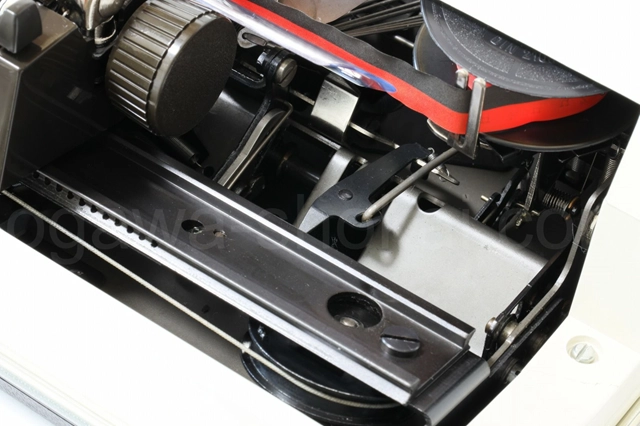 普段見えない部分もクリーニングしています。