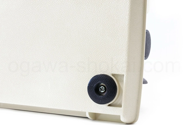 ゴム足は新品に交換済です。