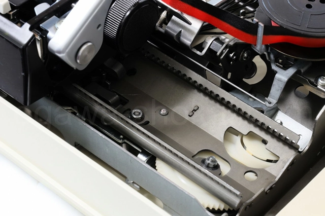 見えない部分もクリーニングしています。