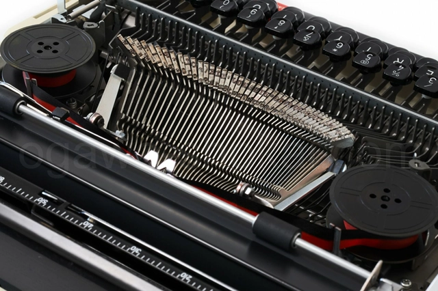 brother Valiant 413 タイプライター オーバーホール済の内部