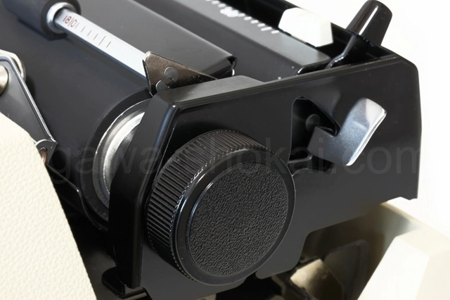 右プラテンノブも傷なく綺麗な状態です。