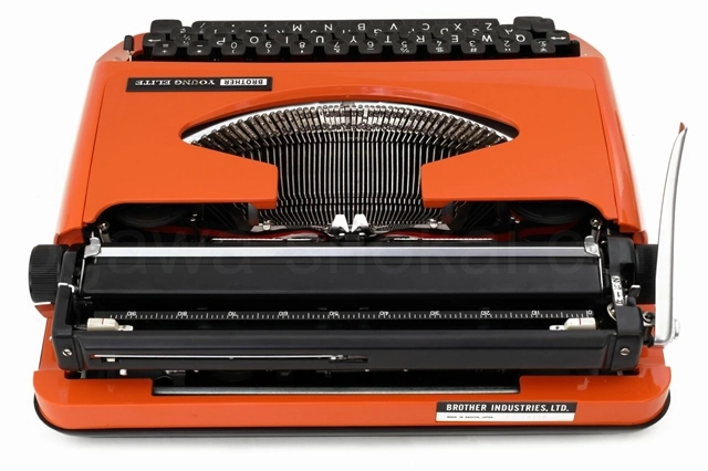 裏側は多少の傷があります。