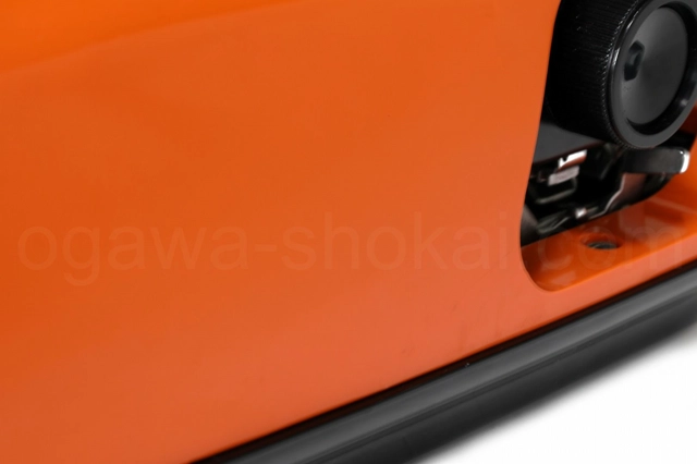 分かりづらいですが小擦り傷があります。