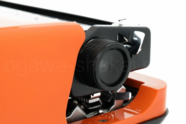 右プラテンノブも傷なく綺麗な状態です。