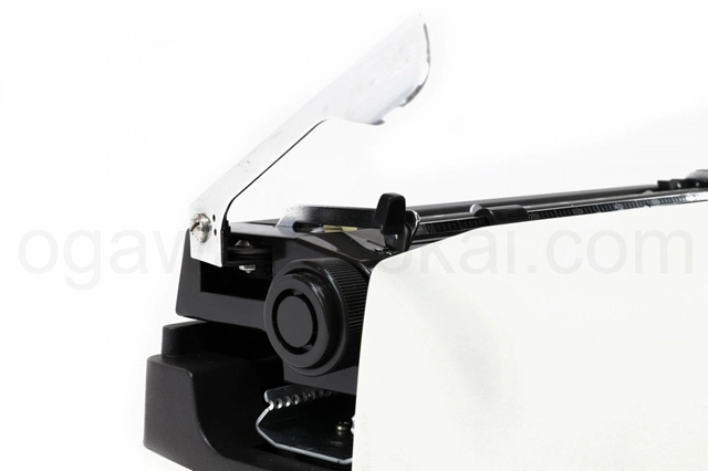 左プラテンノブは綺麗な状態です。