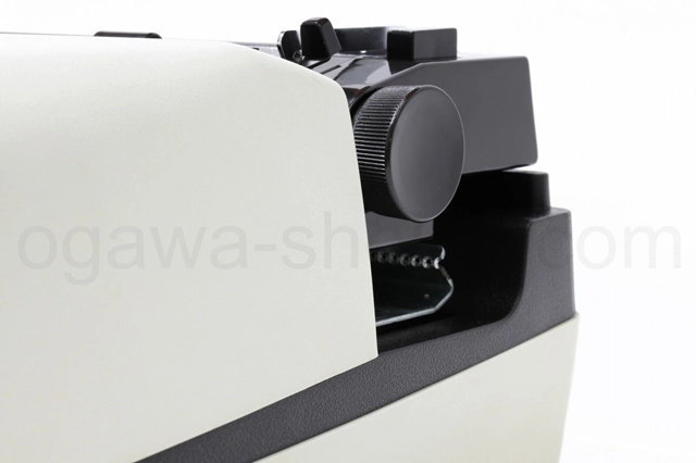 右プラテンノブも綺麗な状態です。