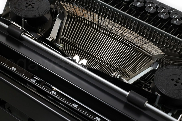 brother Valiant 413 タイプライター オーバーホール済の内部