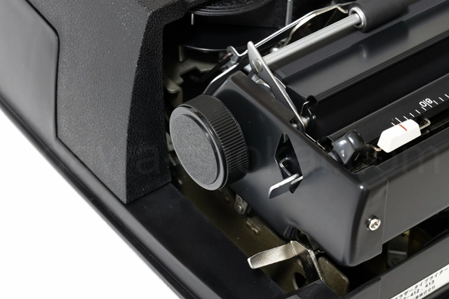 右プラテンノブも傷なく綺麗な状態です。