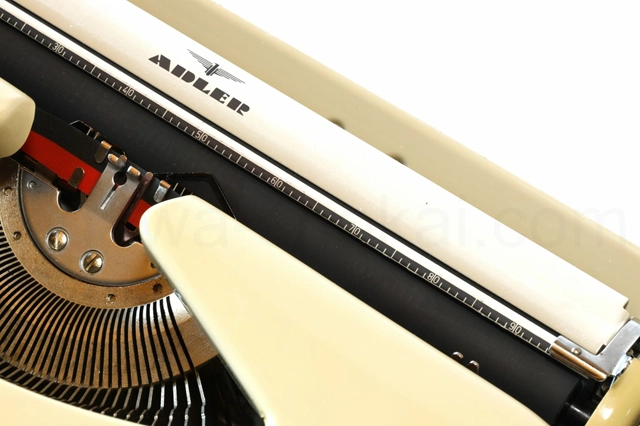 小さな塗装落ちがあります