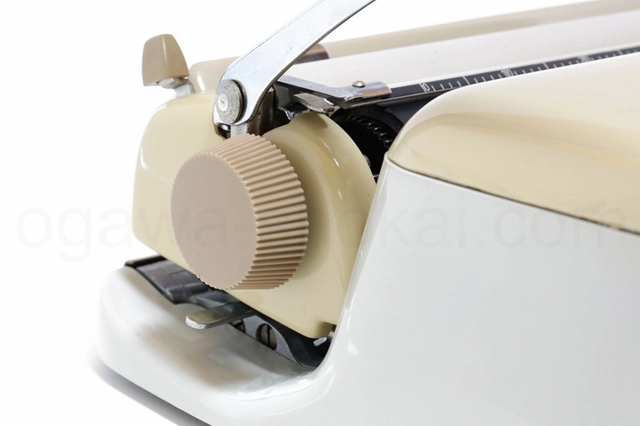 左のプラテンノブは綺麗な状態です。