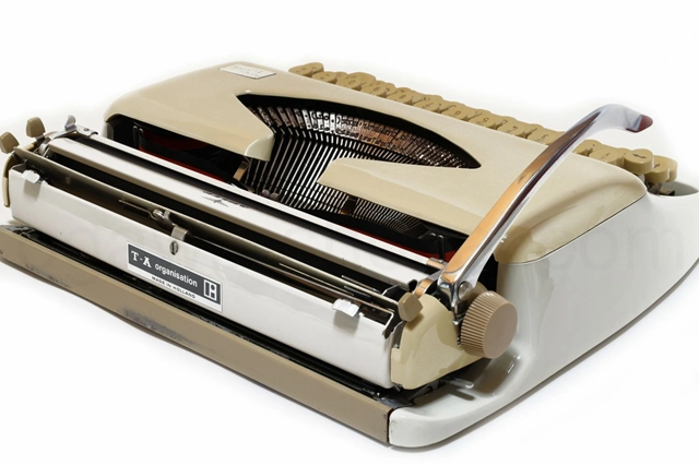 TRIUMPH-ADLER Tippa タイプライター