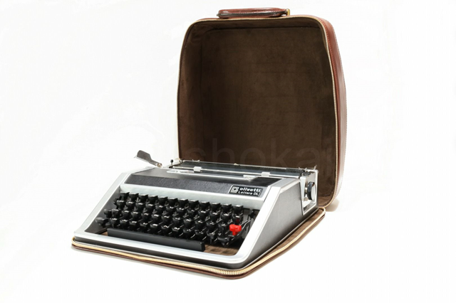 olivetti LetteraDL タイプライターケース内部