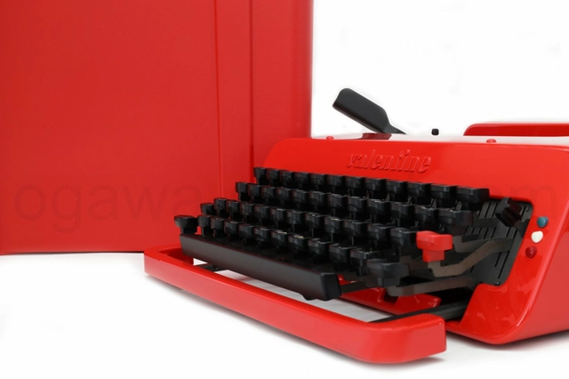 オリベッティ バレンタイン 斜め上から