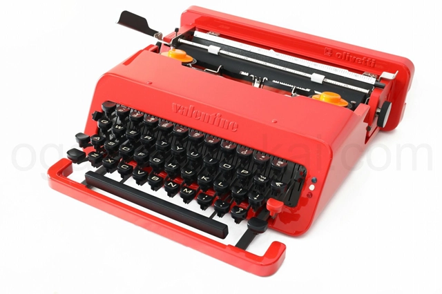 オリベッティ バレンタイン 斜め上から