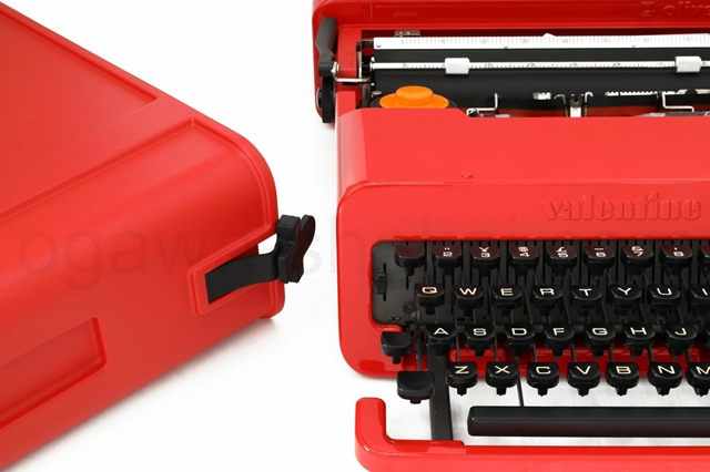 オリベッティ バレンタイン 正面とケース