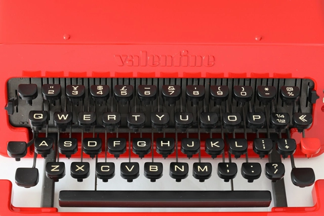 キー配列は一般的な英文配列なので多用途にご使用可能です。