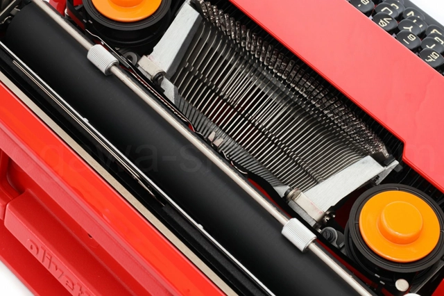 オリベッティ バレンタイン タイプライター オーバーホール済の内部