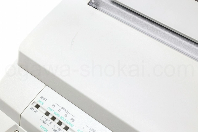 前面パネルに目立つ傷があります。