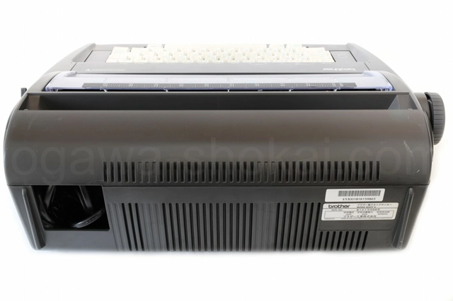 後面には目立つ傷が複数あります。