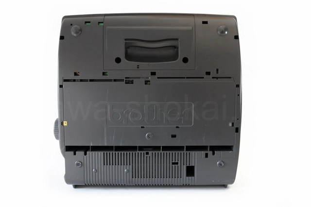 取手が付いているので持ち運びも可能です。