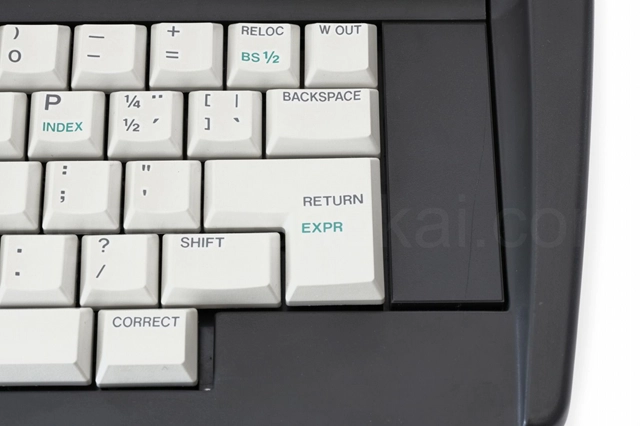 キーボード横に目立つ傷があります。