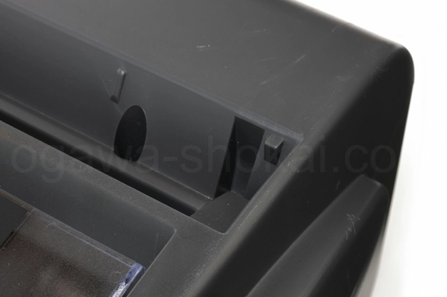 前面後部に目立つ傷があります。