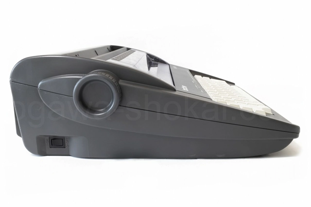 左側面には傷がございます。