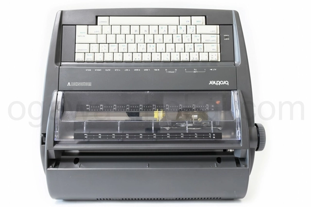 立ててコンパクトに収納することが可能です。