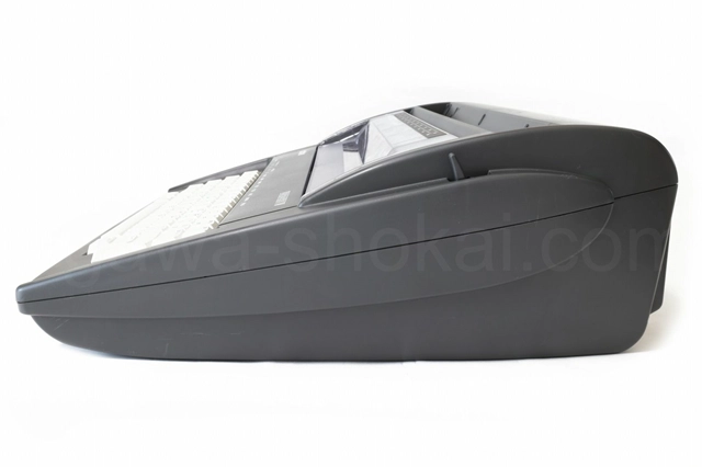 右
側面には傷がございます。