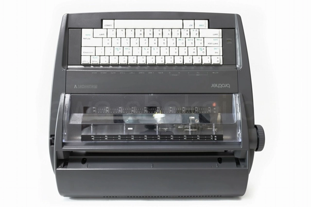 立ててコンパクトに収納することが可能です。